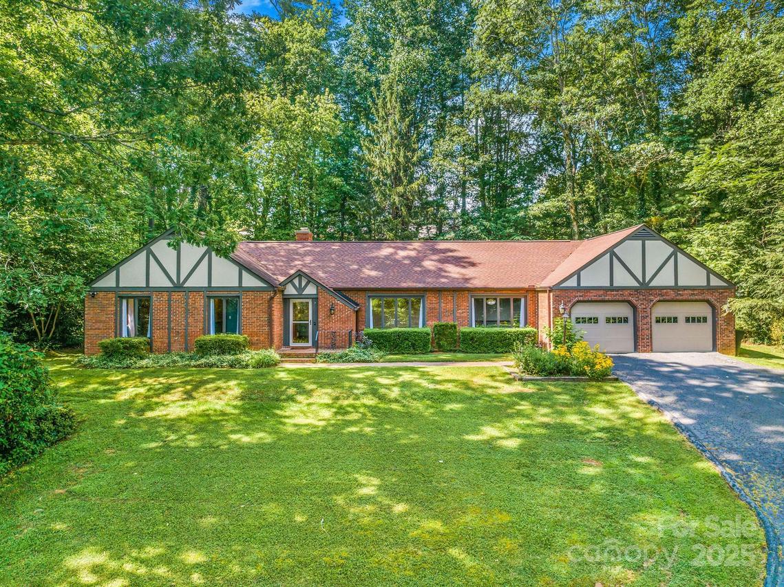 119 Yardley Ct., Hendersonville, NC 28739