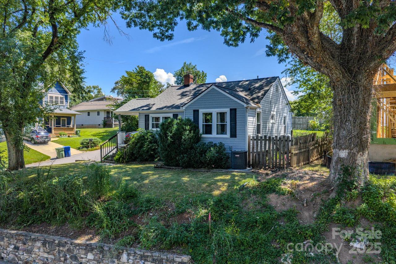 122 Michigan Ave., Asheville, NC 28806
