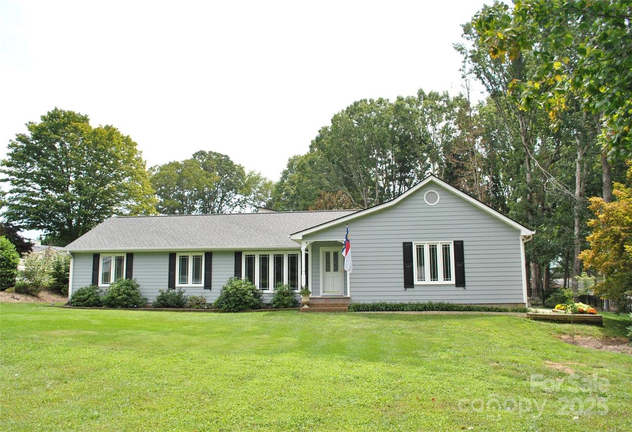 231 Kimberly Ann Dr., Hendersonville, NC 28792