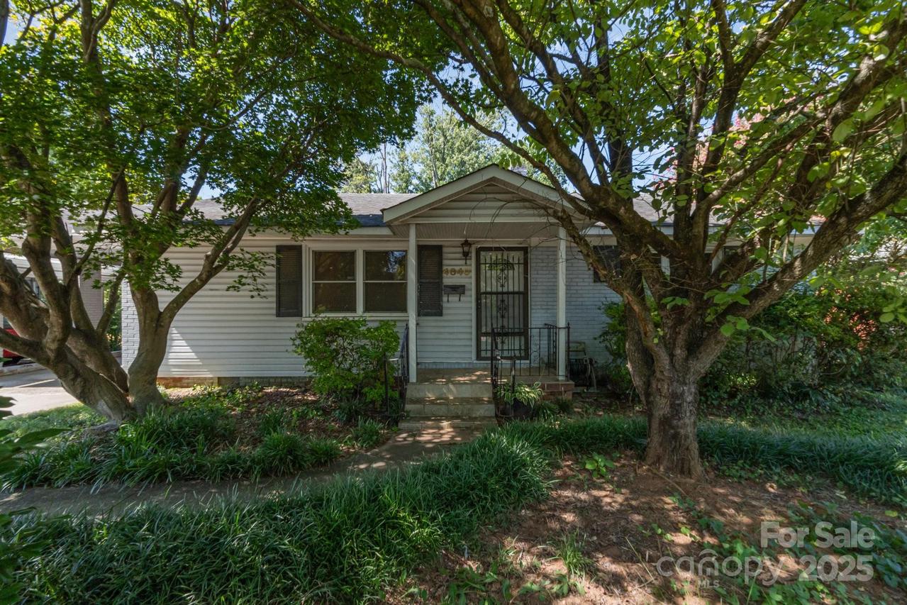 4840 The Plz., Charlotte, NC 28215