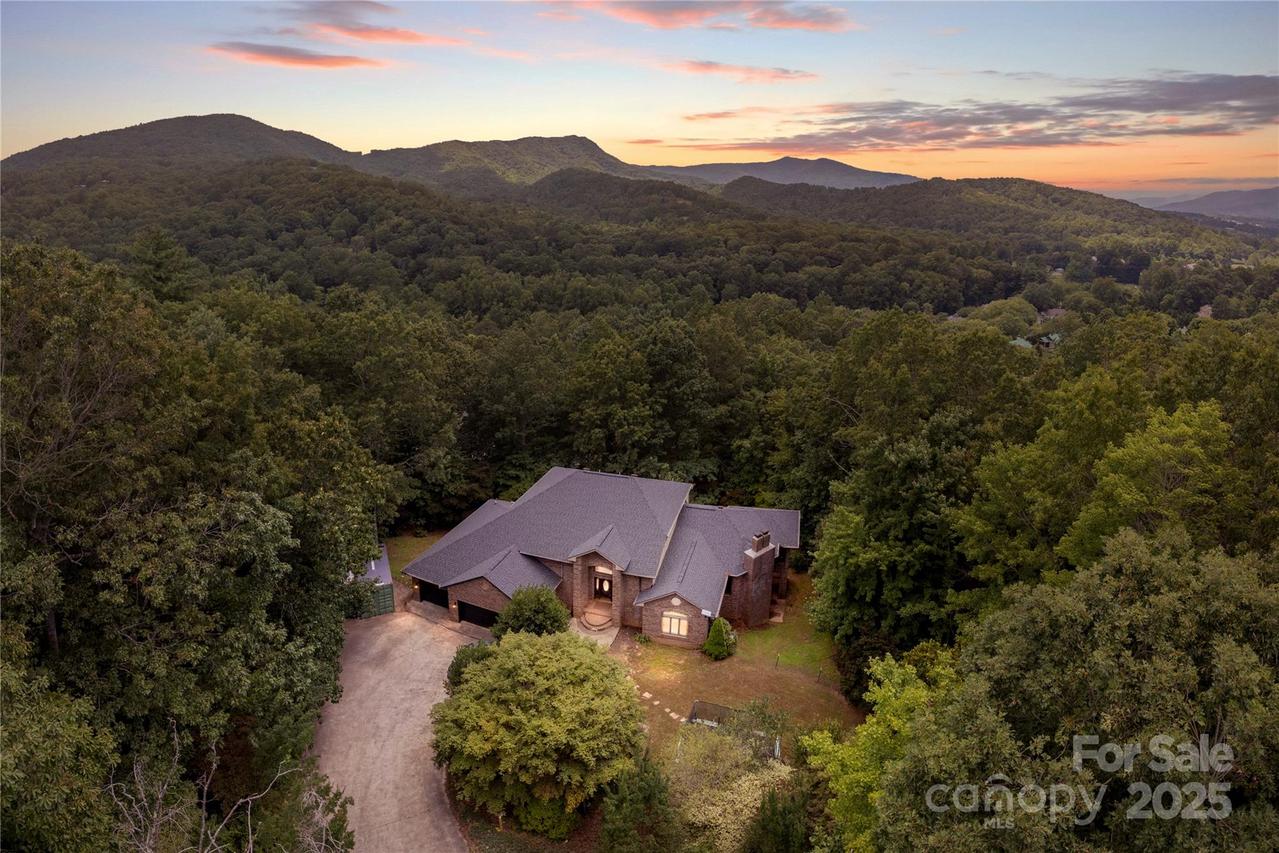 19 Timber Park Dr., Black Mountain, NC 28711