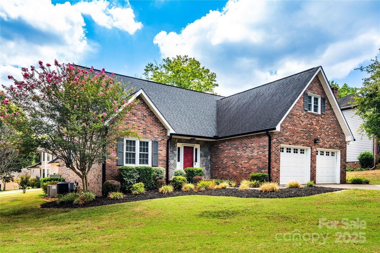 732 Deerfield Dr., Mount Holly, NC 28021