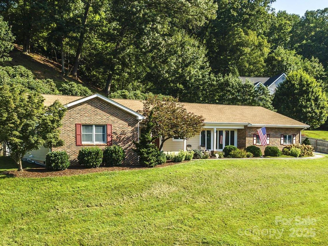 391 Knollwood Dr., Waynesville, NC 28786