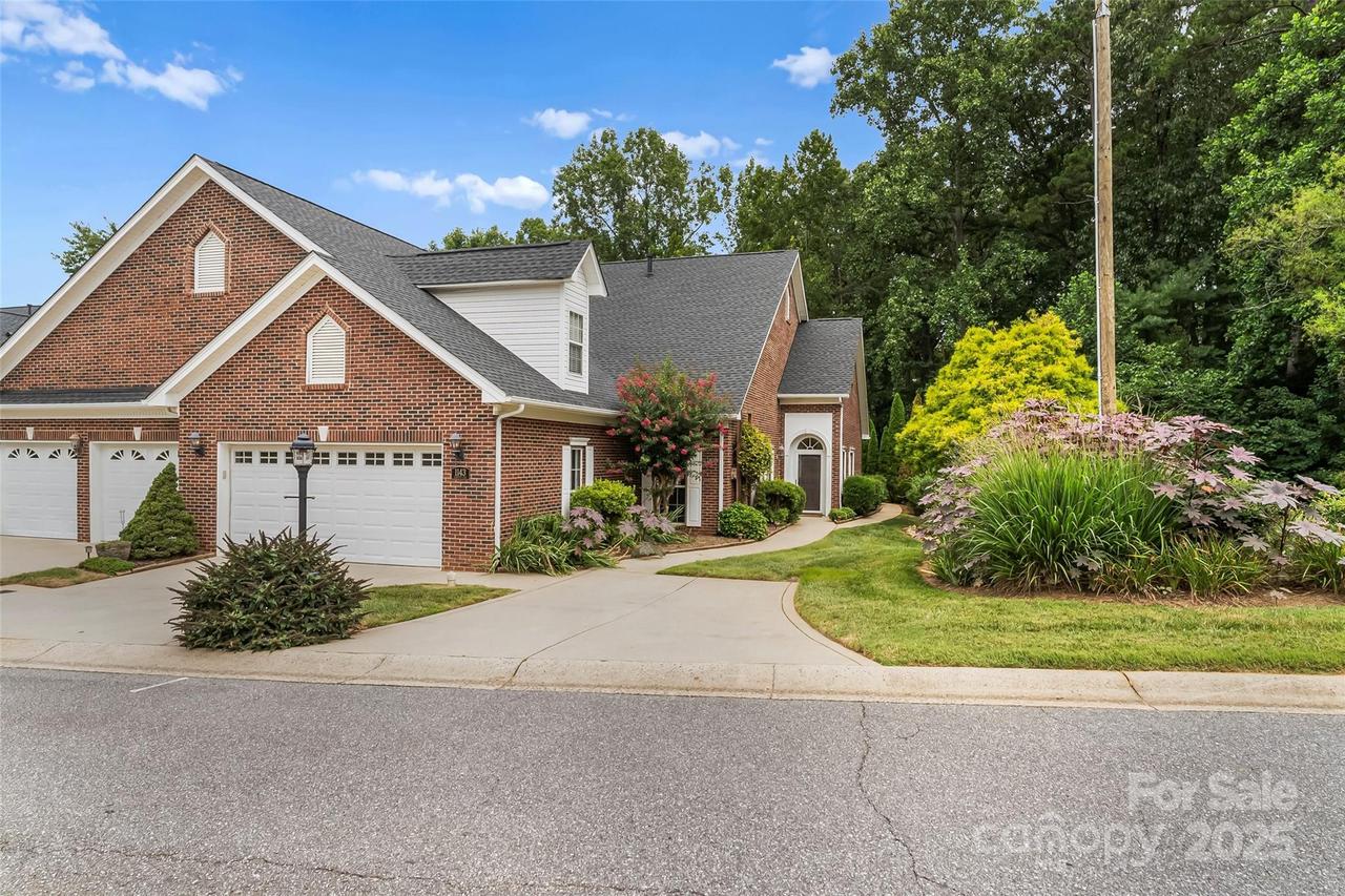 1143 21st Ave., Hickory, NC 28601