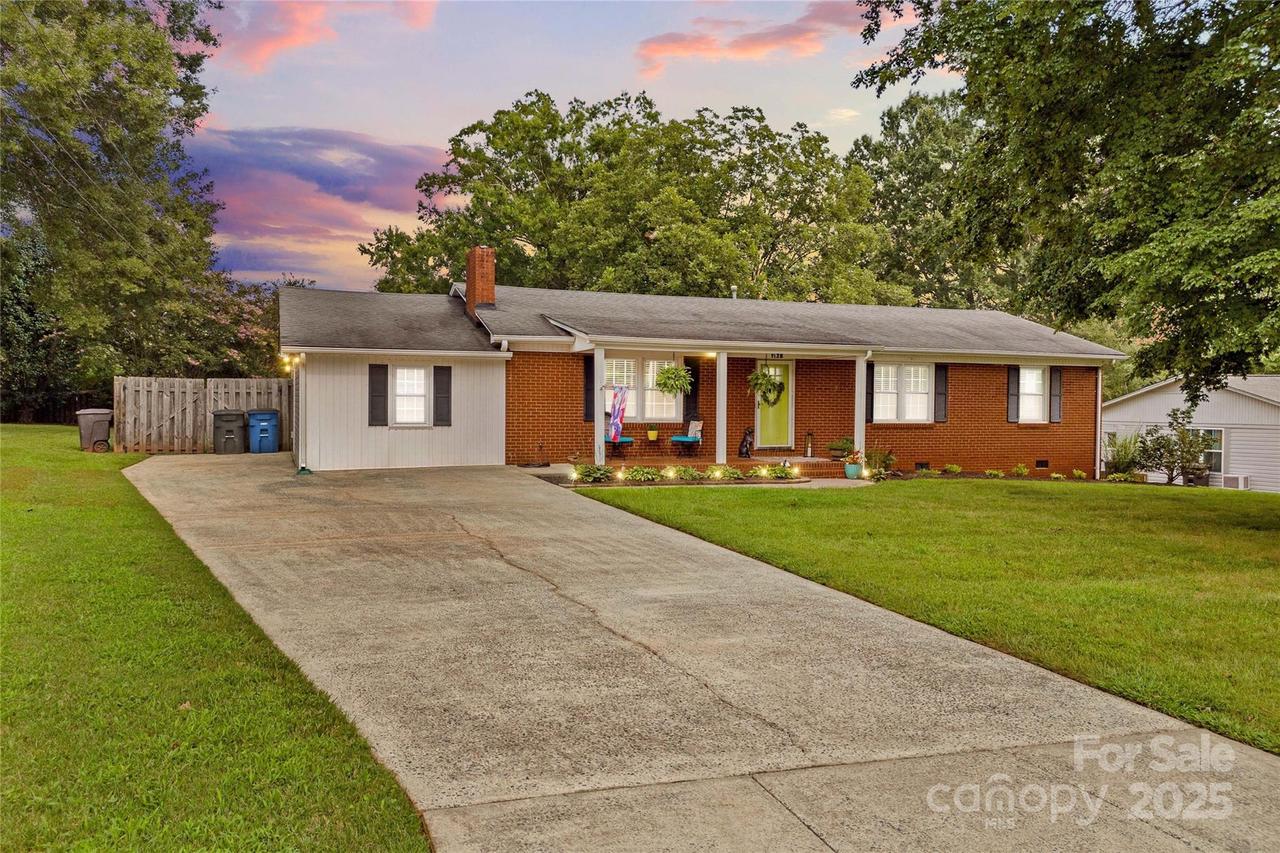 1128 Fulton Dr., Statesville, NC 28677