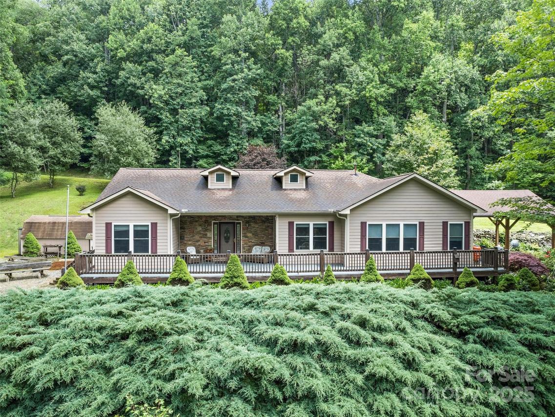 261 Serenity Dr., Waynesville, NC 28785
