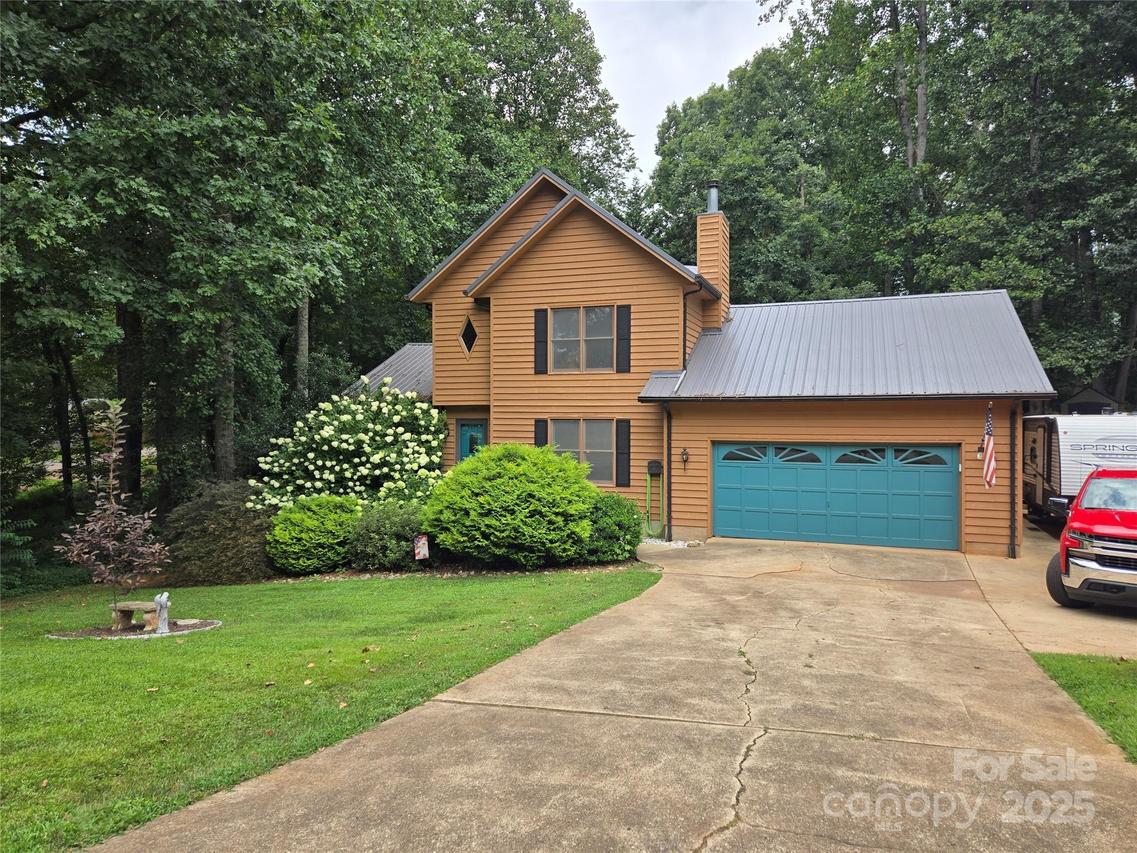 1100 Hidden Creek Ct., Hickory, NC 28602