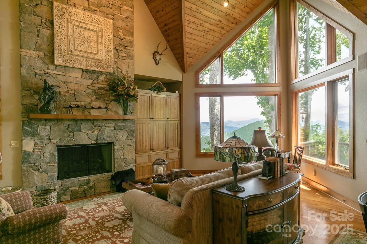 456 Spring House Dr., Burnsville, NC 28714