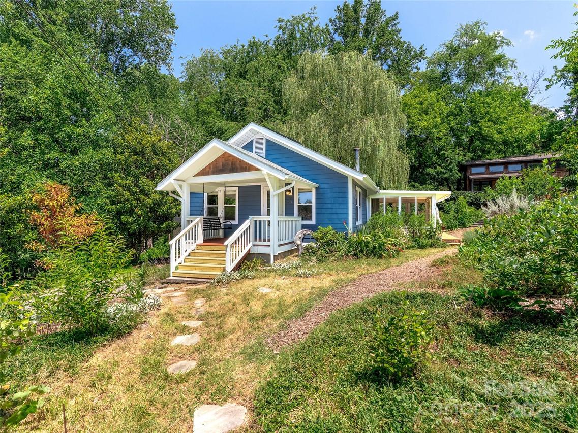 83 5th Ave., Asheville, NC 28806