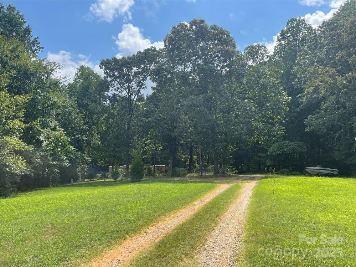 5790 Summer Ln., Cherryville, NC 28021