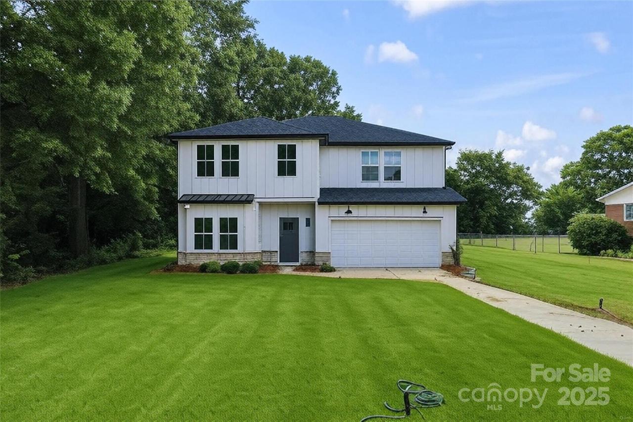 802 Patricia Ave., Harrisburg, NC 28075