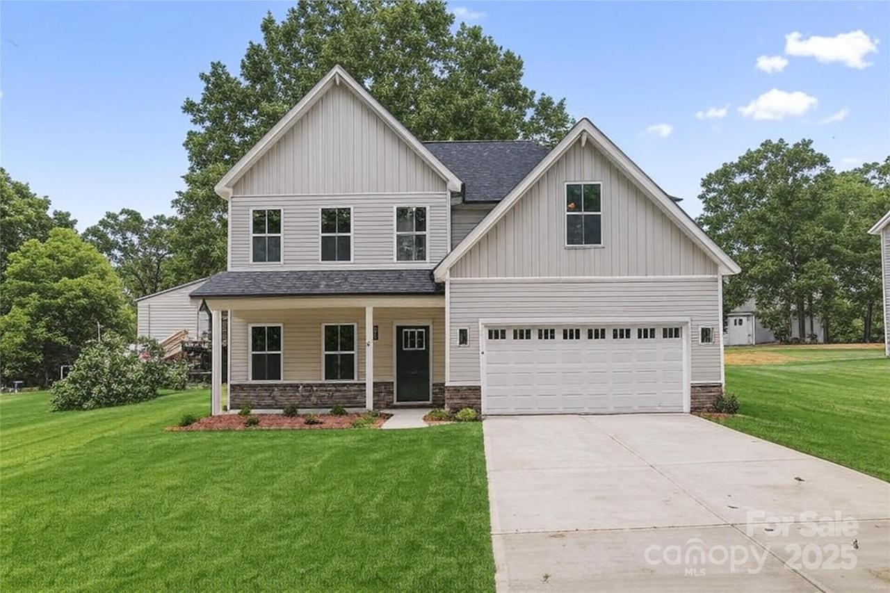 329 Henderson Cir., Harrisburg, NC 28075