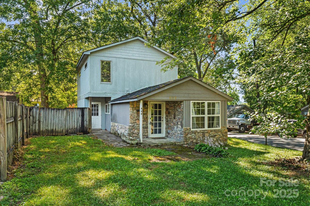 609 Maple St., Brevard, NC 28712