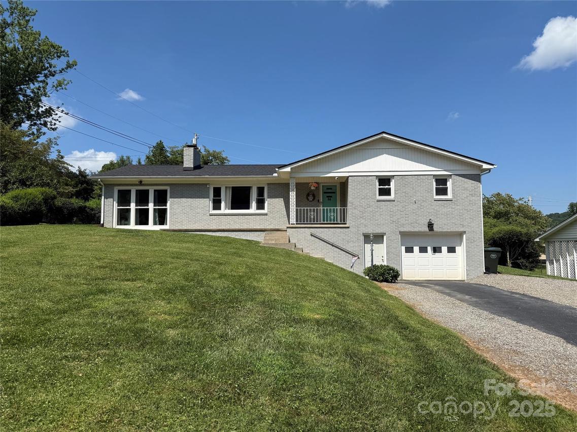 84 Azalea Dr., Waynesville, NC 28786