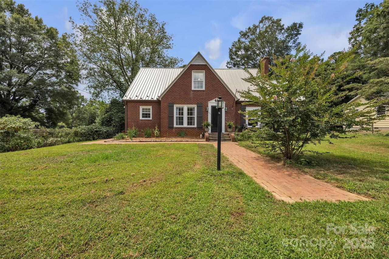103 7th St., Taylorsville, NC 28681