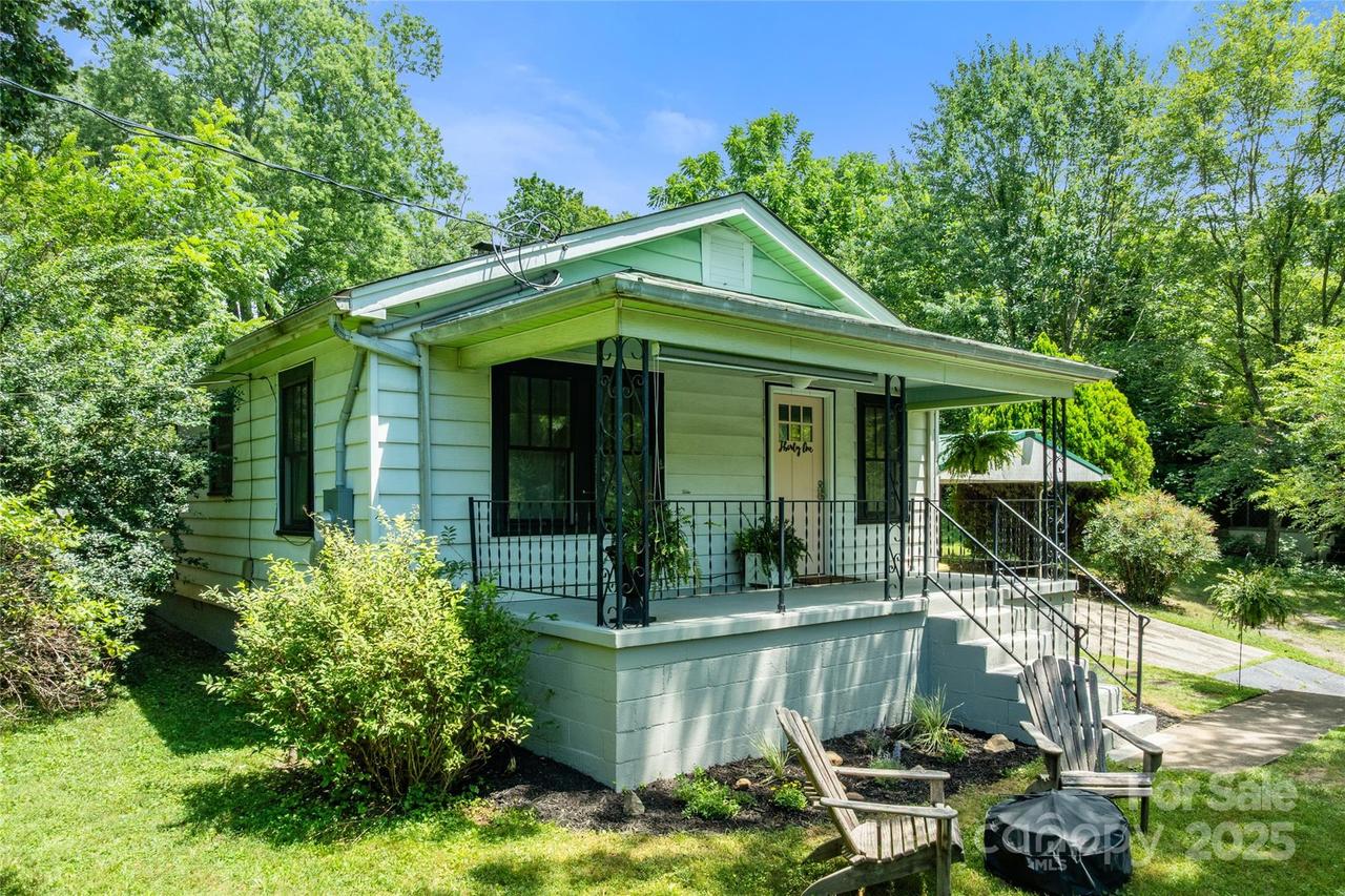 31 Snyder Dr., Woodfin, NC 28804