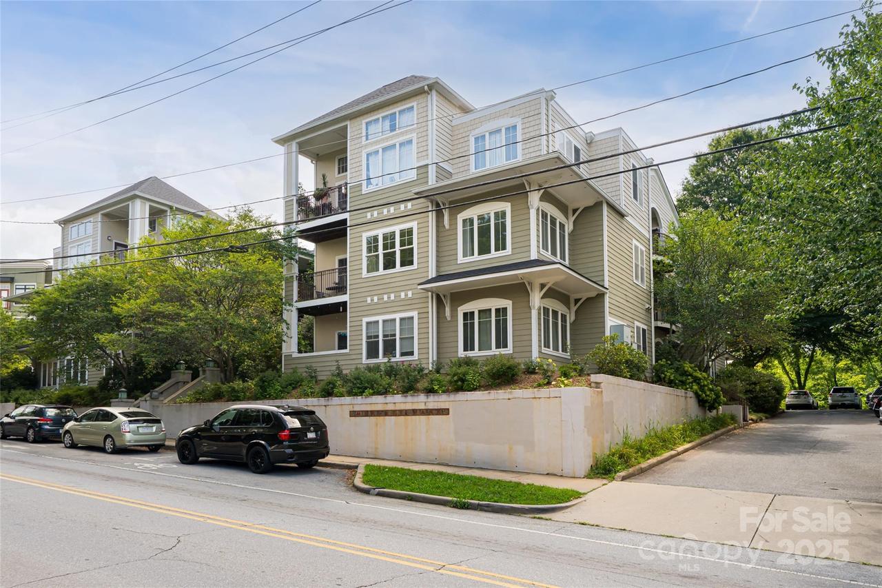 64 Clingman Ave. #207, Asheville, NC 28801