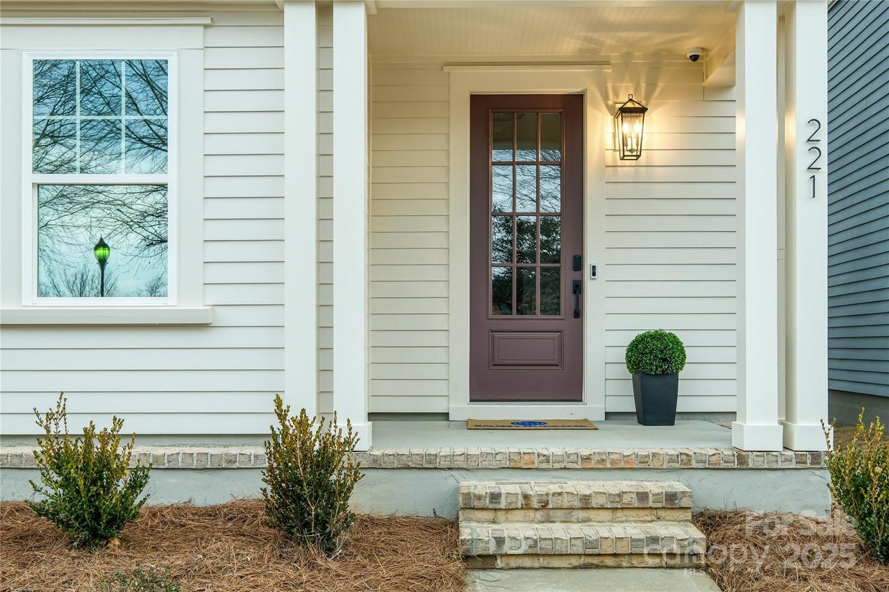 221 Davidson Gateway Dr., Davidson, NC 28036