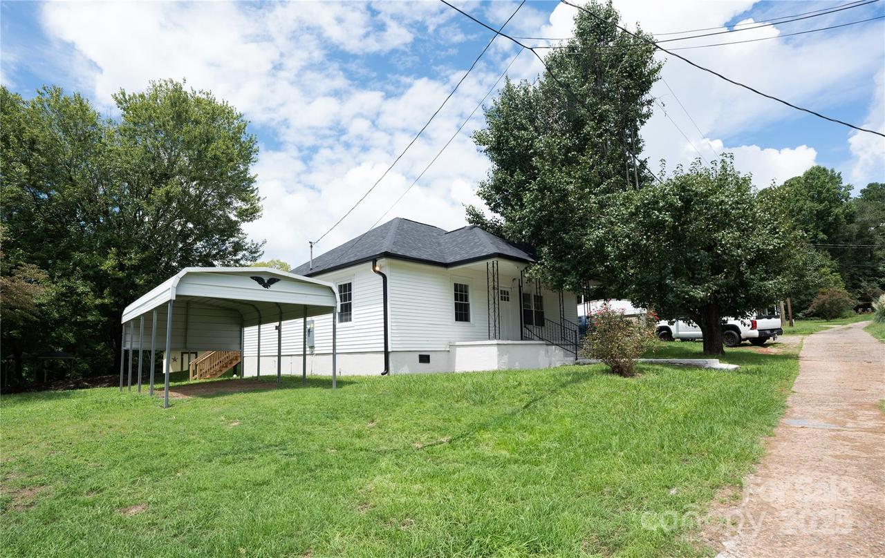 3076 Lightview Ln., Lincolnton, NC 28092