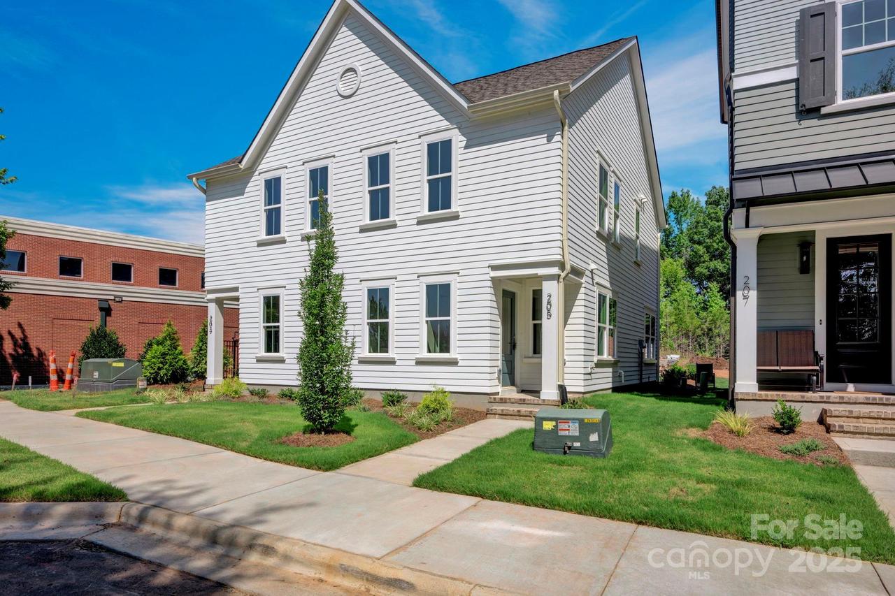 205 Davidson Gateway Dr., Davidson, NC 28036