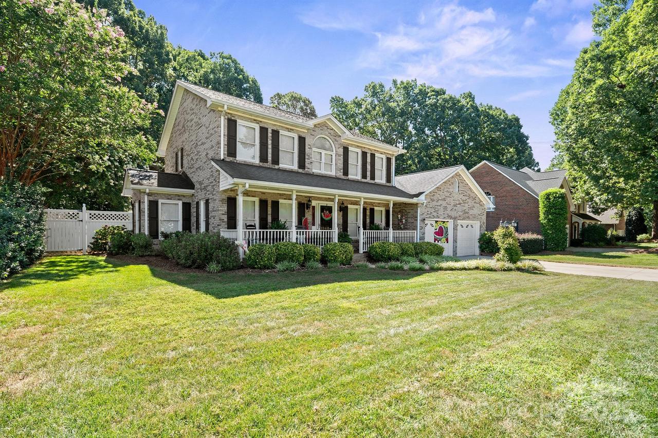 1948 Twin Ponds Dr., Hickory, NC 28602