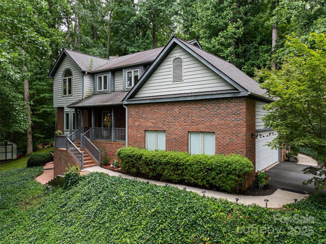 25 Weston Heights Dr., Asheville, NC 28803