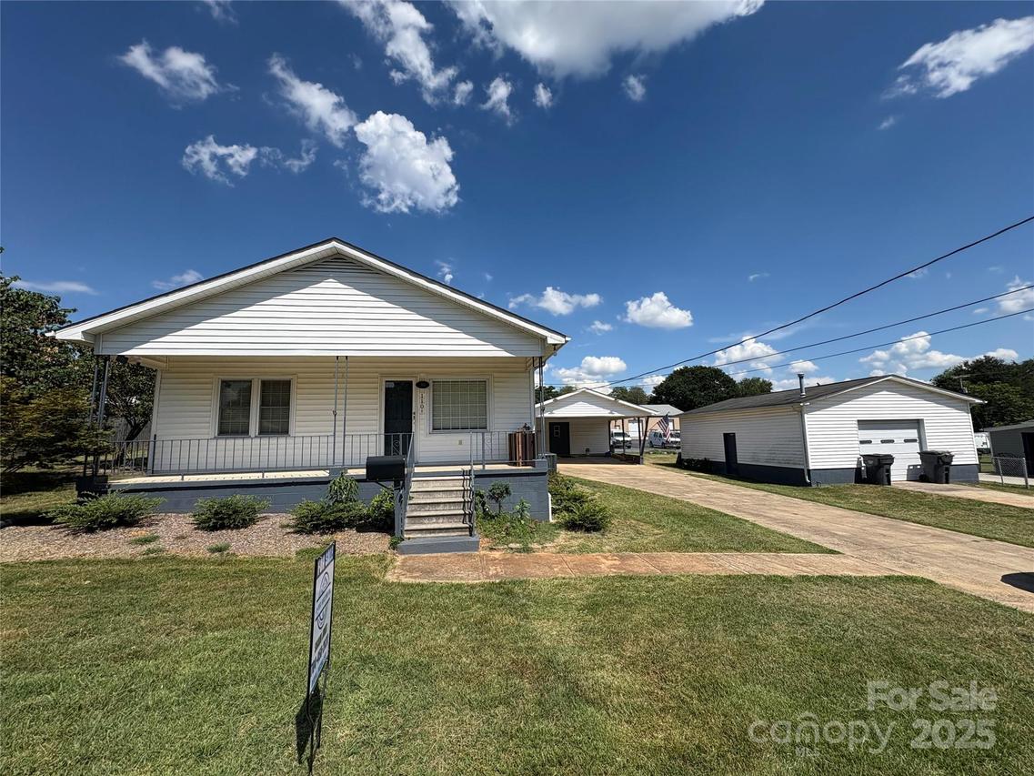 110 N Davis St., Dallas, NC 28034