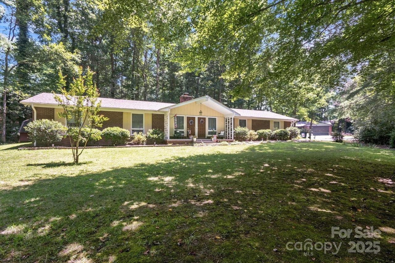 106 E Laurel Ln., Etowah, NC 28729