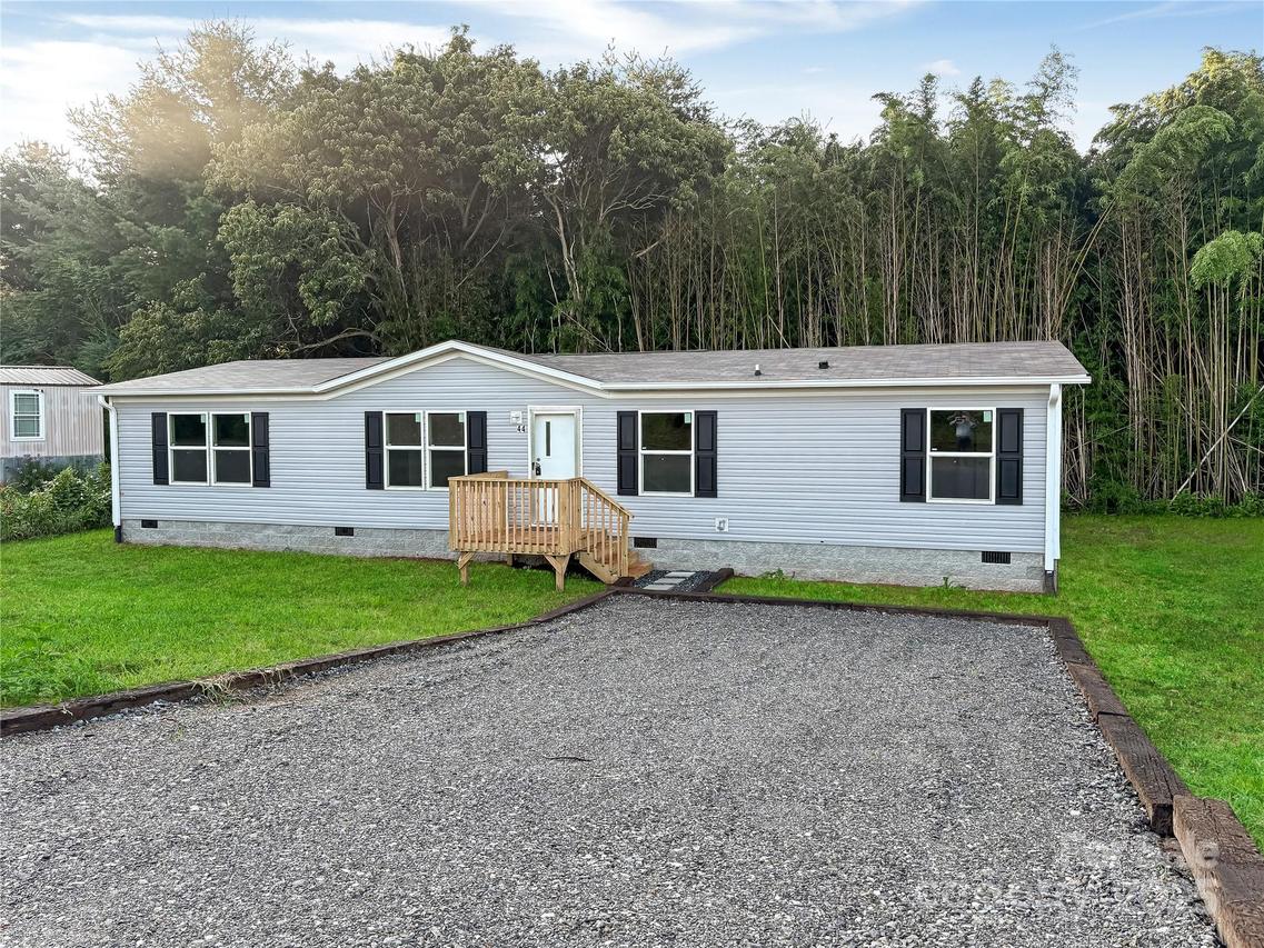 44 Addie Ln., Waynesville, NC 28786