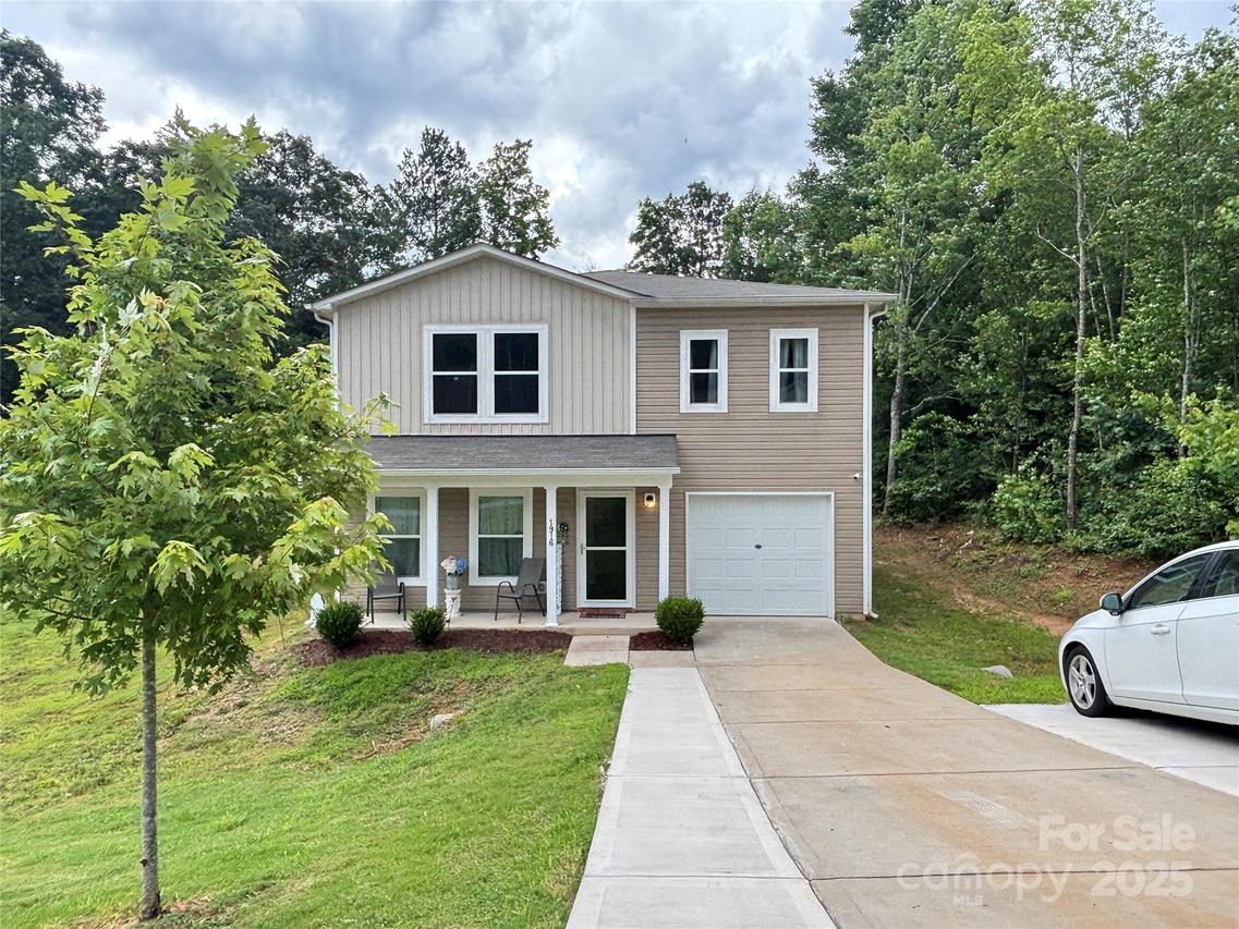 1916 Country Way, Hickory, NC 28601
