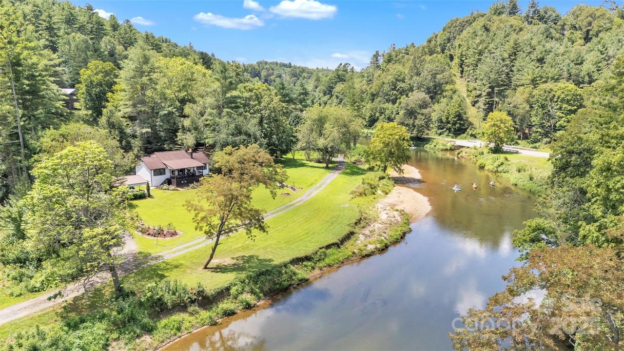 275 River Ln., West Jefferson, NC 28694