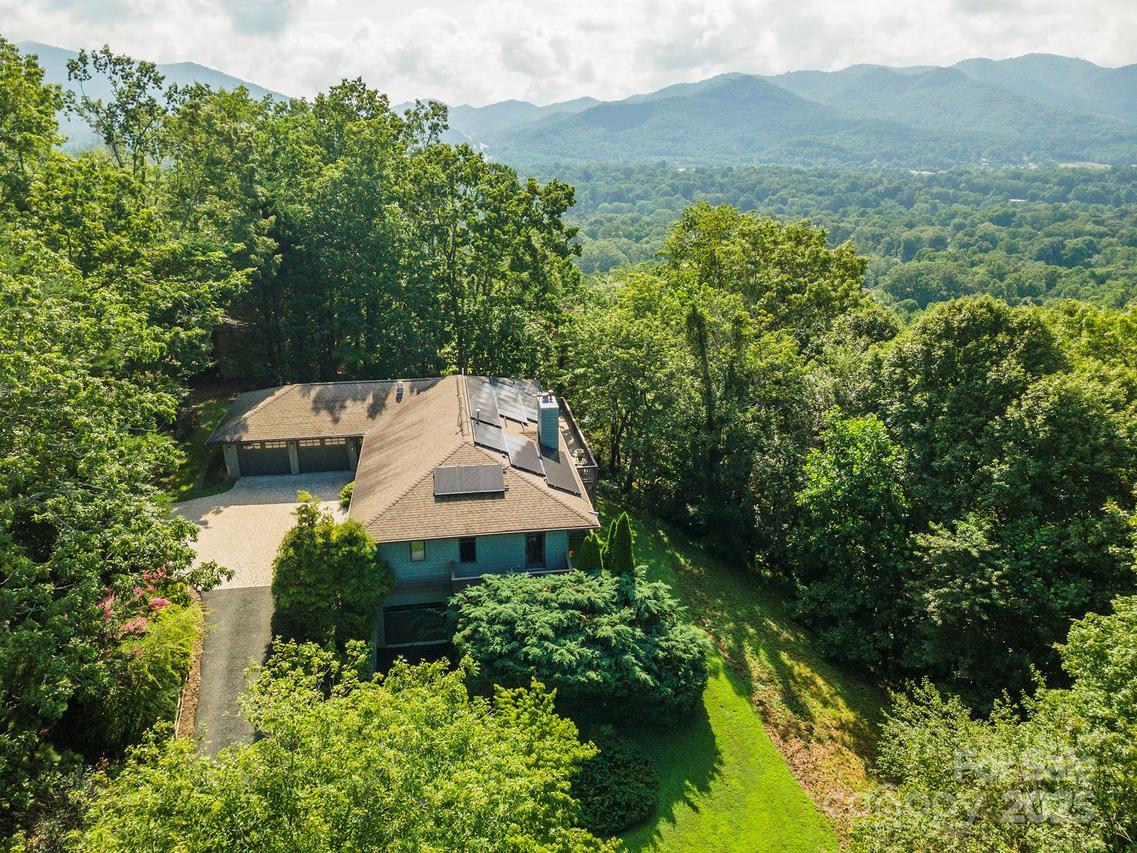 4 Galax Ln., Black Mountain, NC 28711