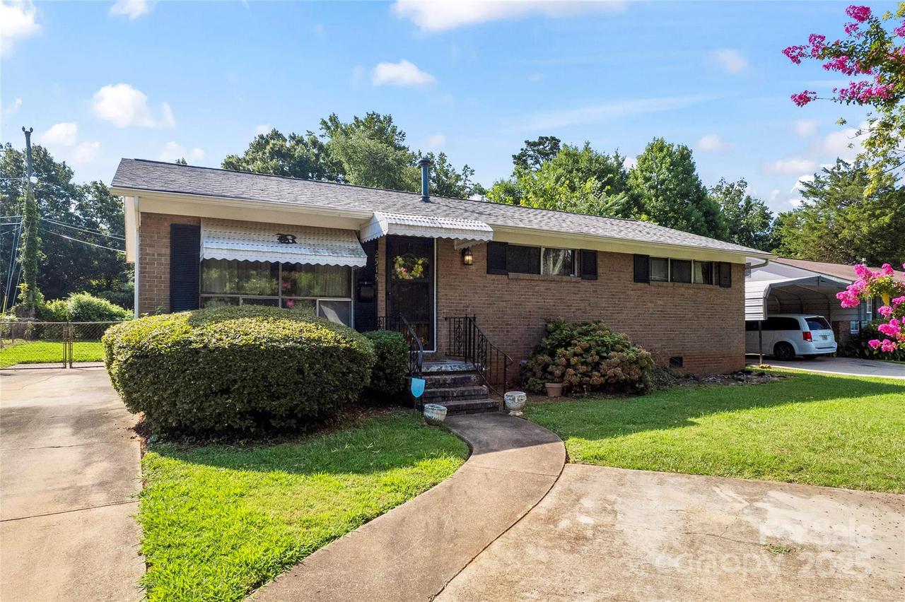 2515 Alleghany St., Charlotte, NC 28208