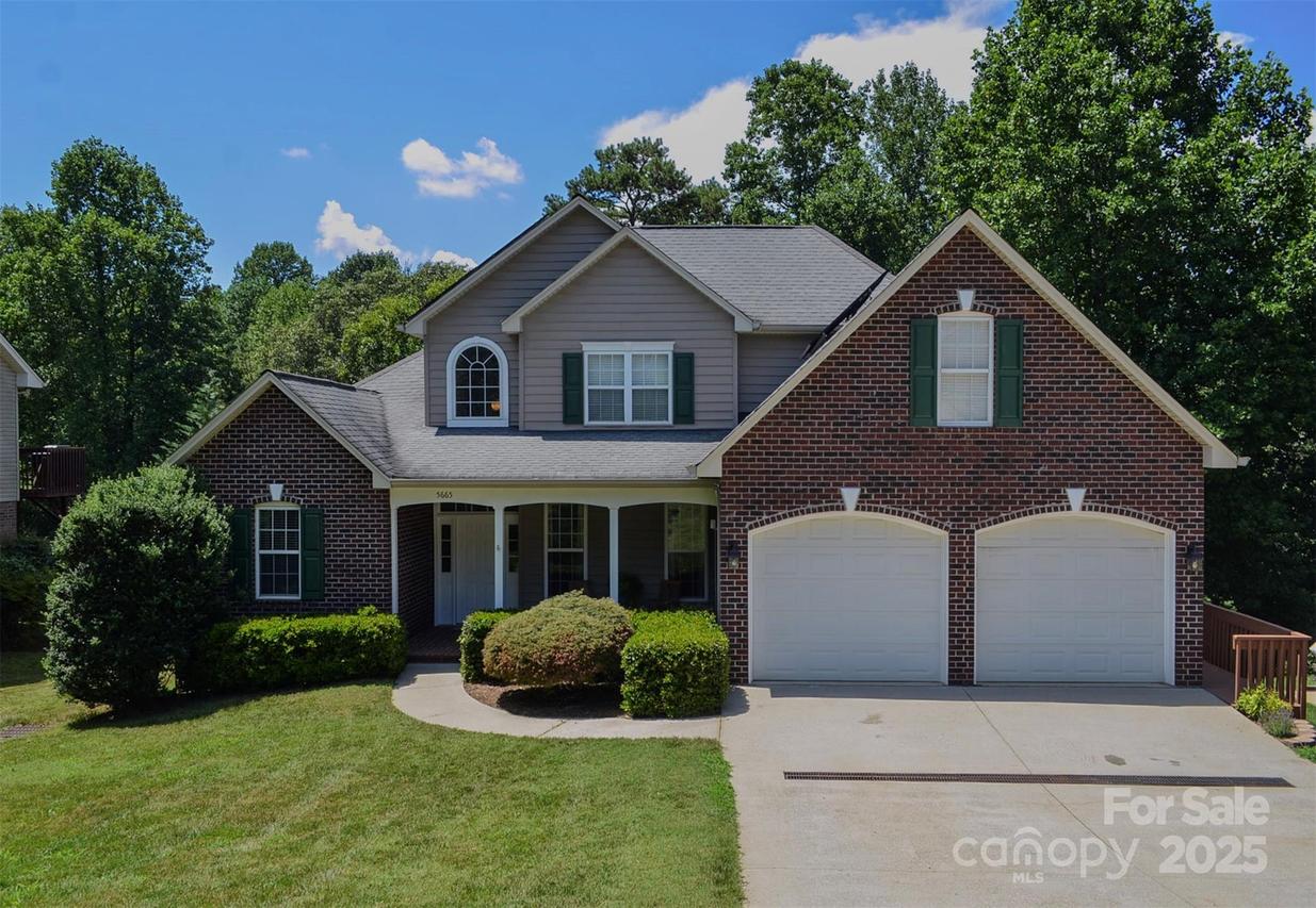 5665 Gold Creek Bay Dr., Hickory, NC 28601