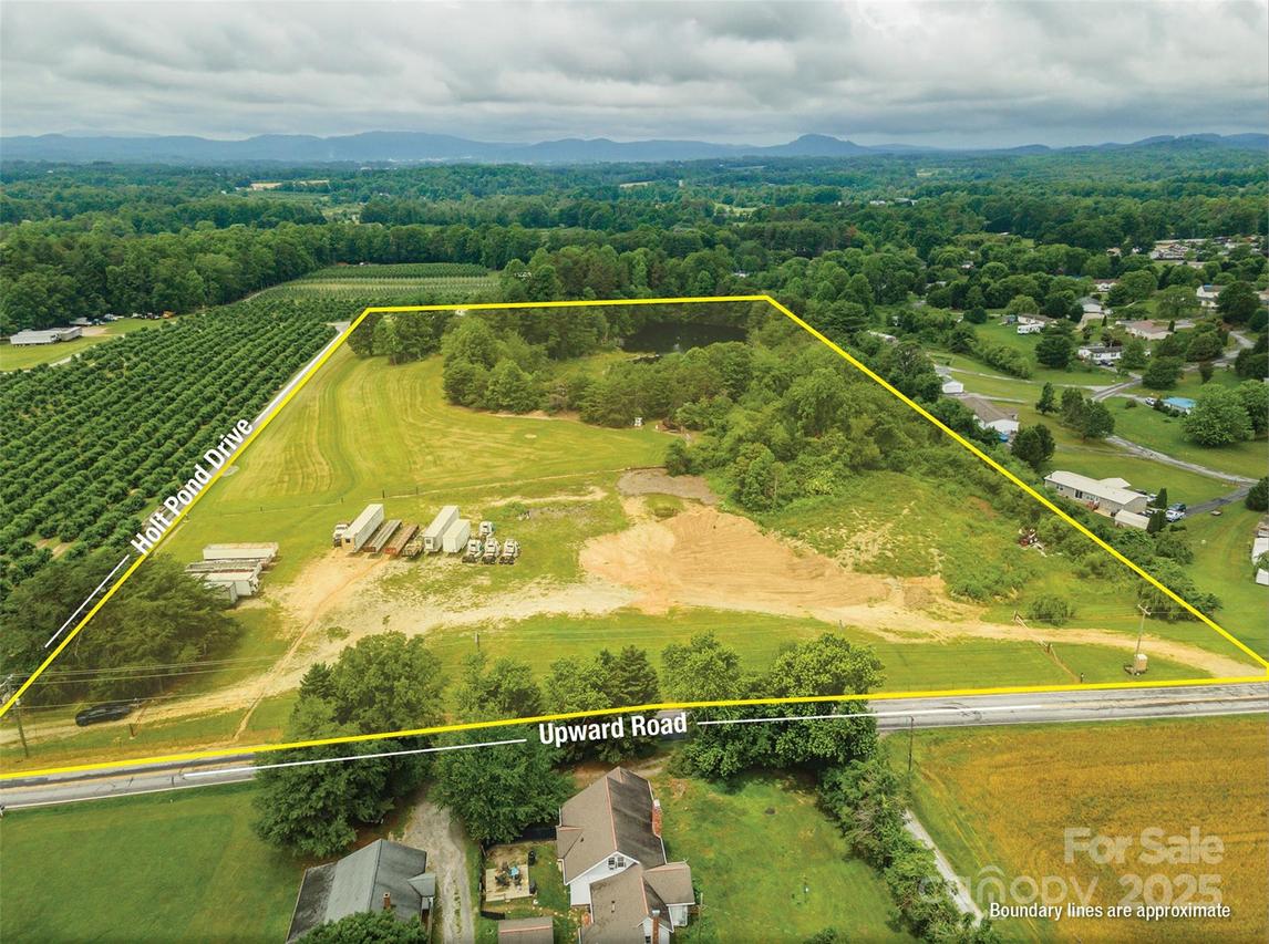 2433 Upward Rd., Hendersonville, NC 28792