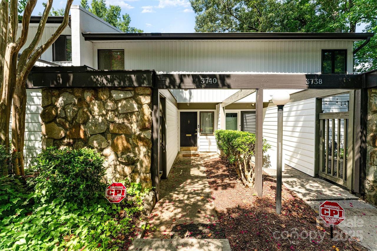 3740 Winding Creek Ln., Charlotte, NC 28226