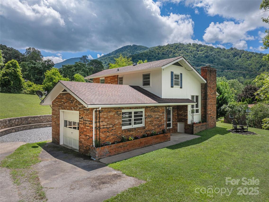 827 Oakdale Rd., Waynesville, NC 28786