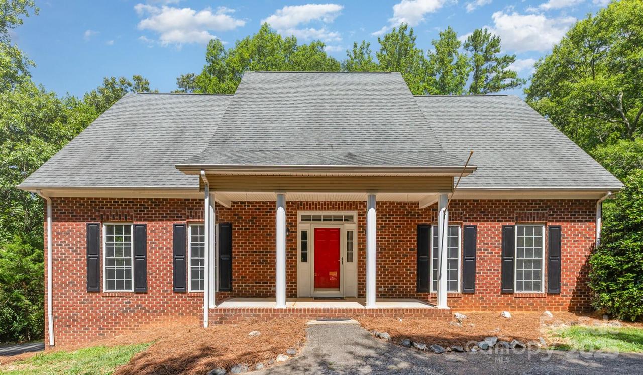 8300 Loma Linda Ln., Waxhaw, NC 28173
