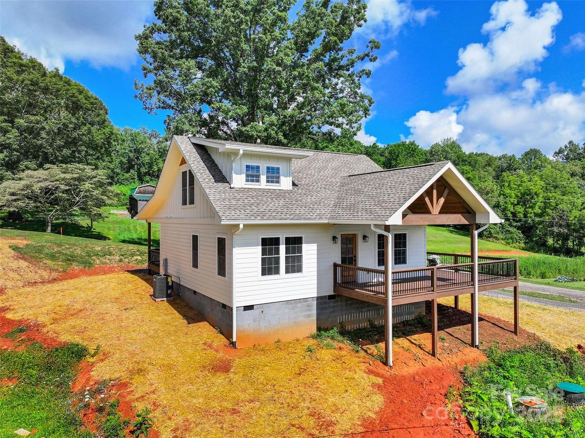 111 Dawn Dr., Waynesville, NC 28786