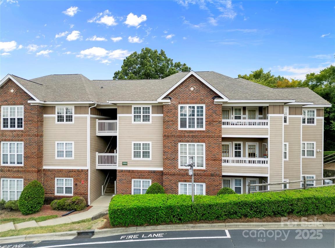 9909 Campus Walk Ln. #M, Charlotte, NC 28262