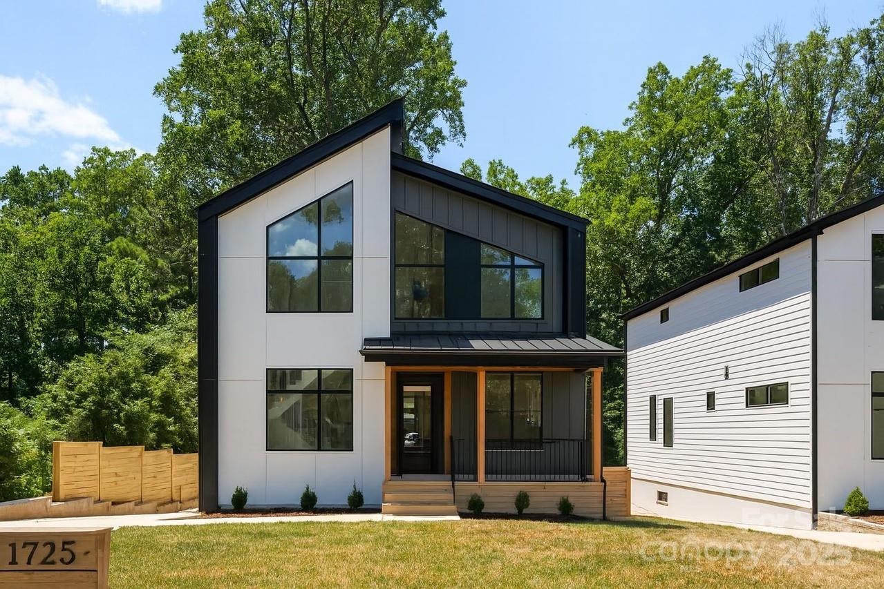 1725 Seifert Cir., Charlotte, NC 28205