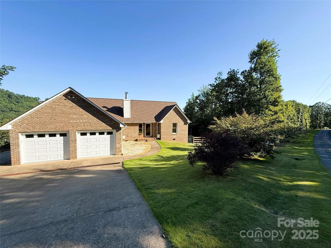 485 Mountain Lookout Dr., Bostic, NC 28018
