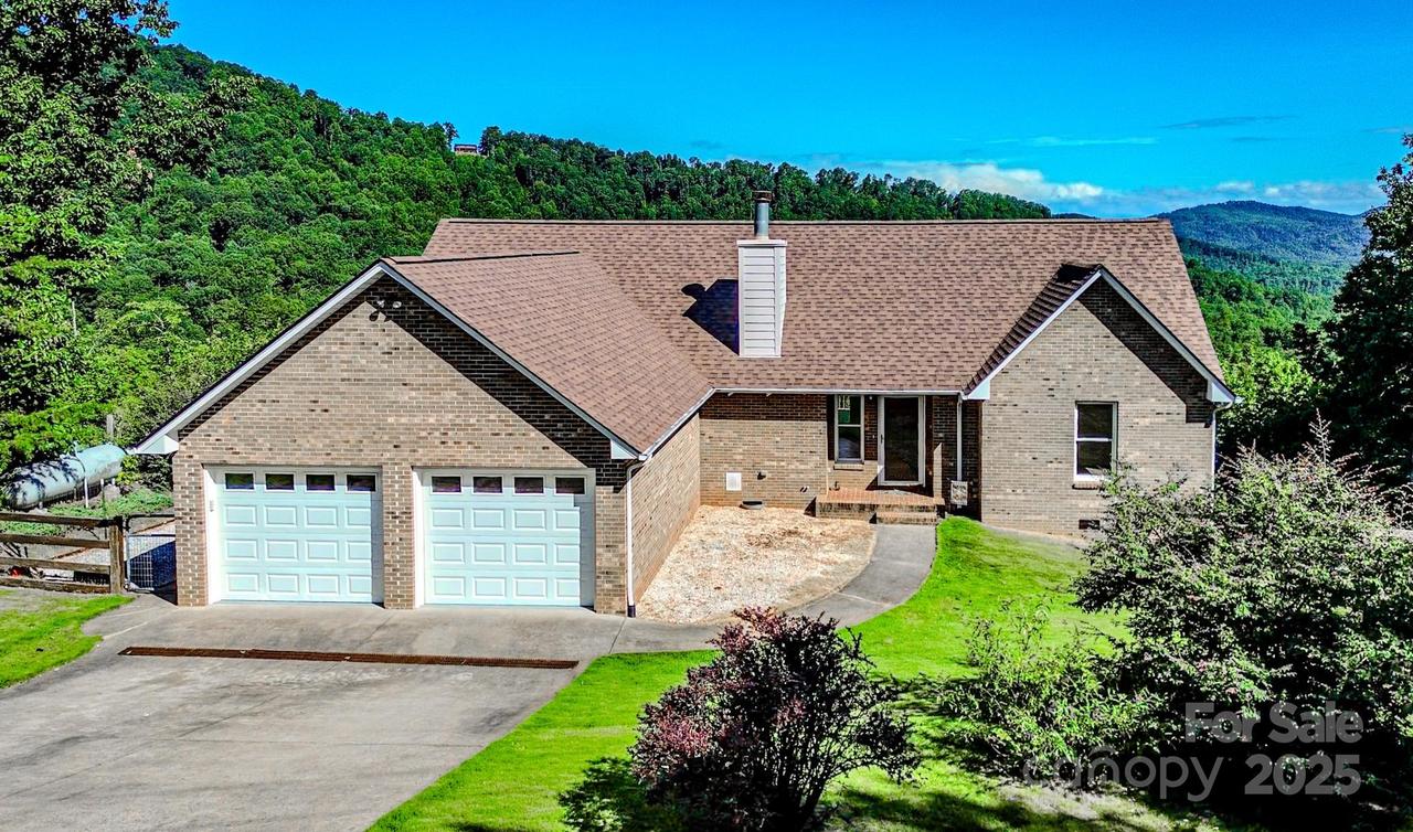 485 Mountain Lookout Dr., Bostic, NC 28018