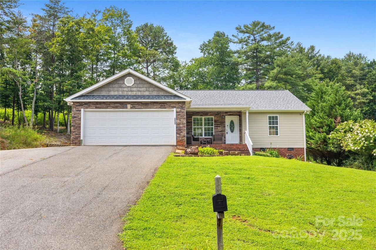 2066 Lake Acres Dr., Hickory, NC 28601