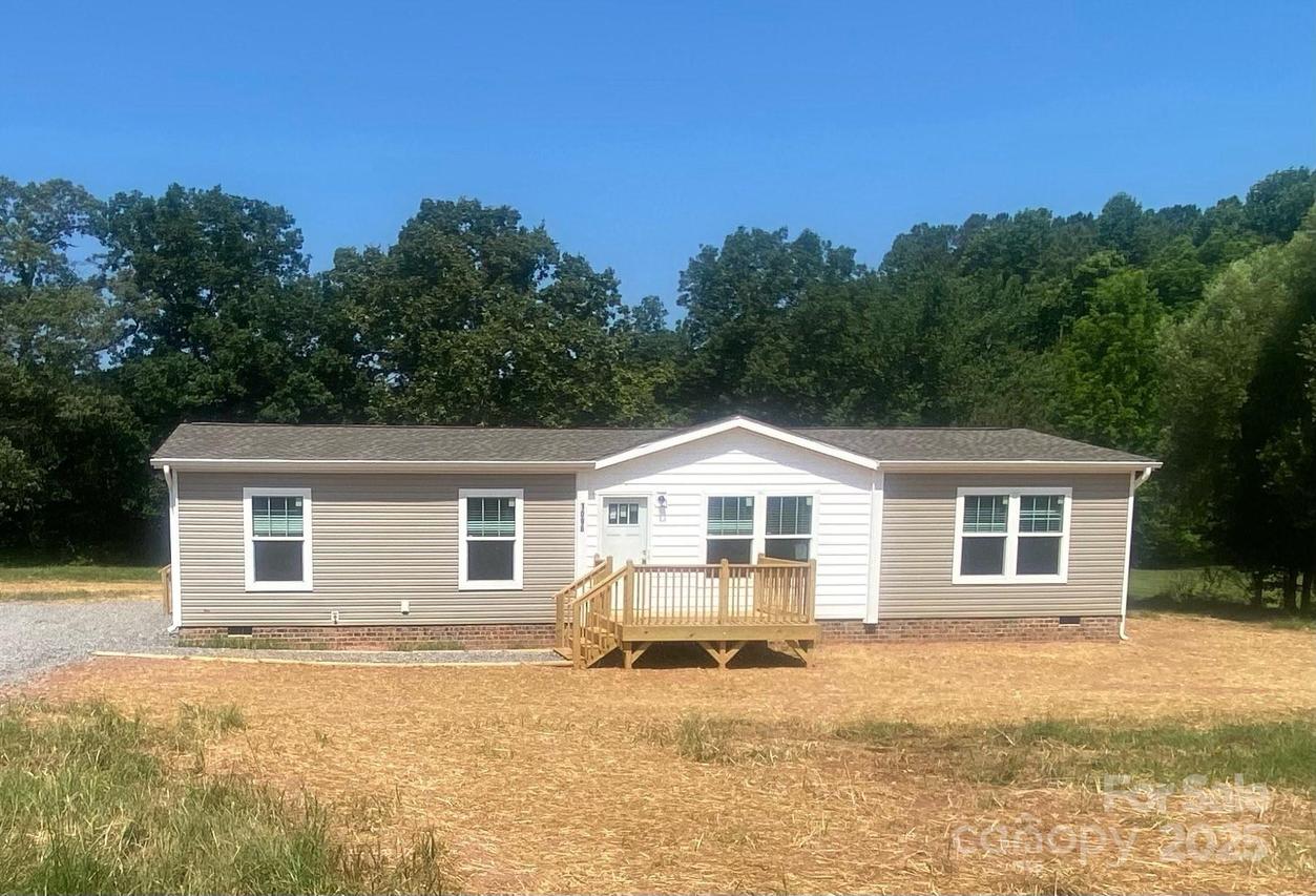 1096 E Memorial Hwy., Harmony, NC 28634