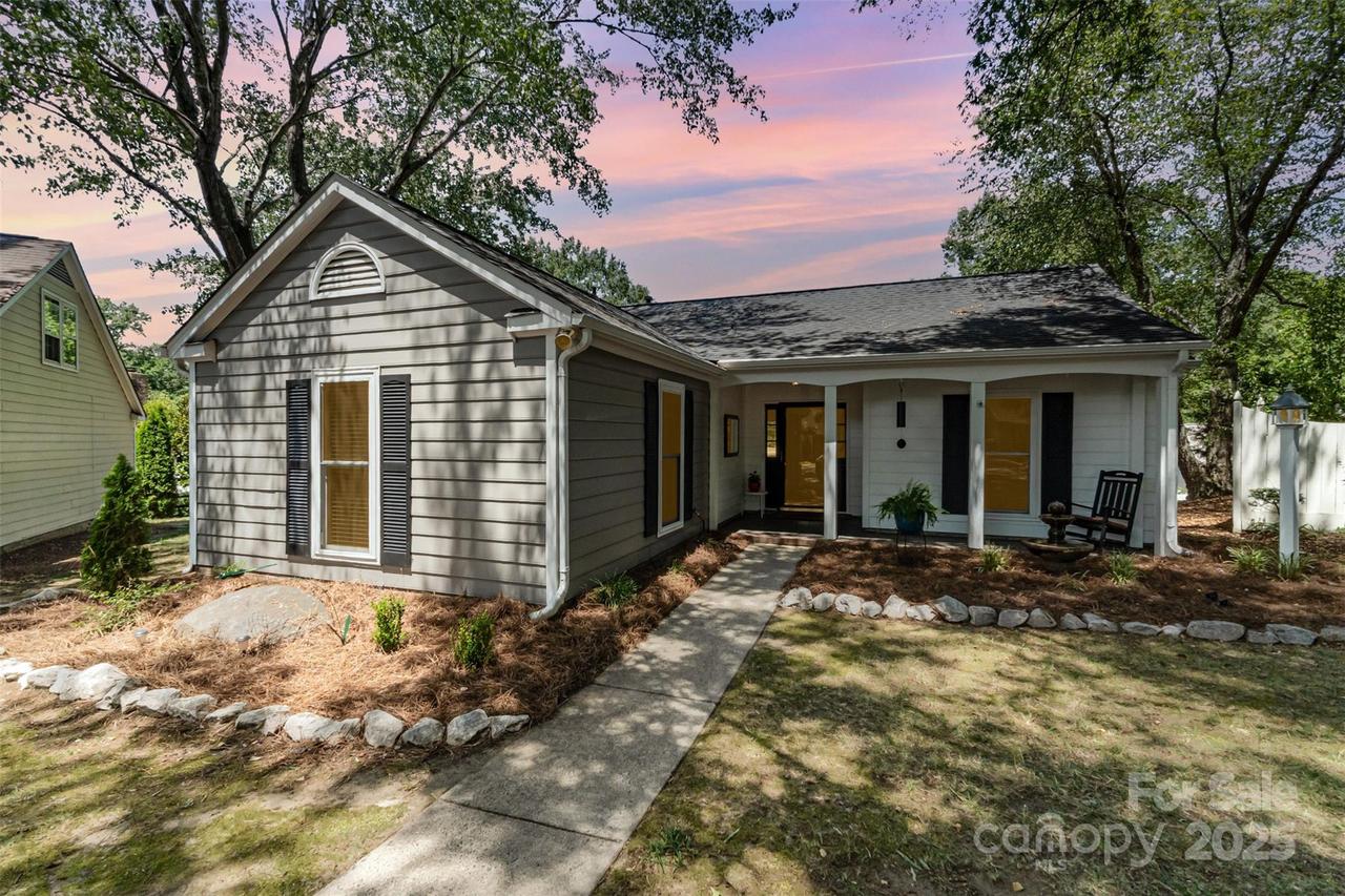 2722 Hillmont Dr., Charlotte, NC 28226
