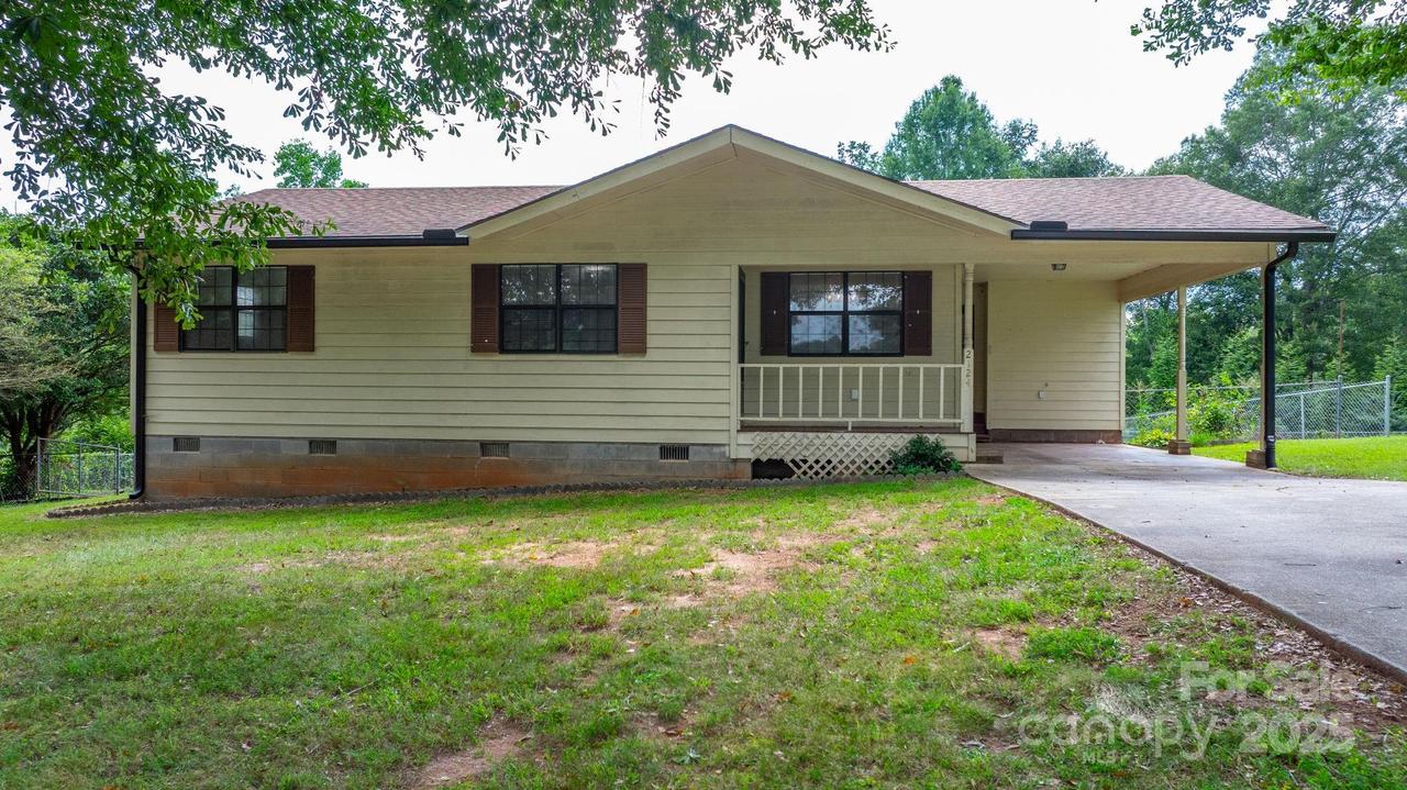 2124 27th Avenue Dr., Hickory, NC 28601