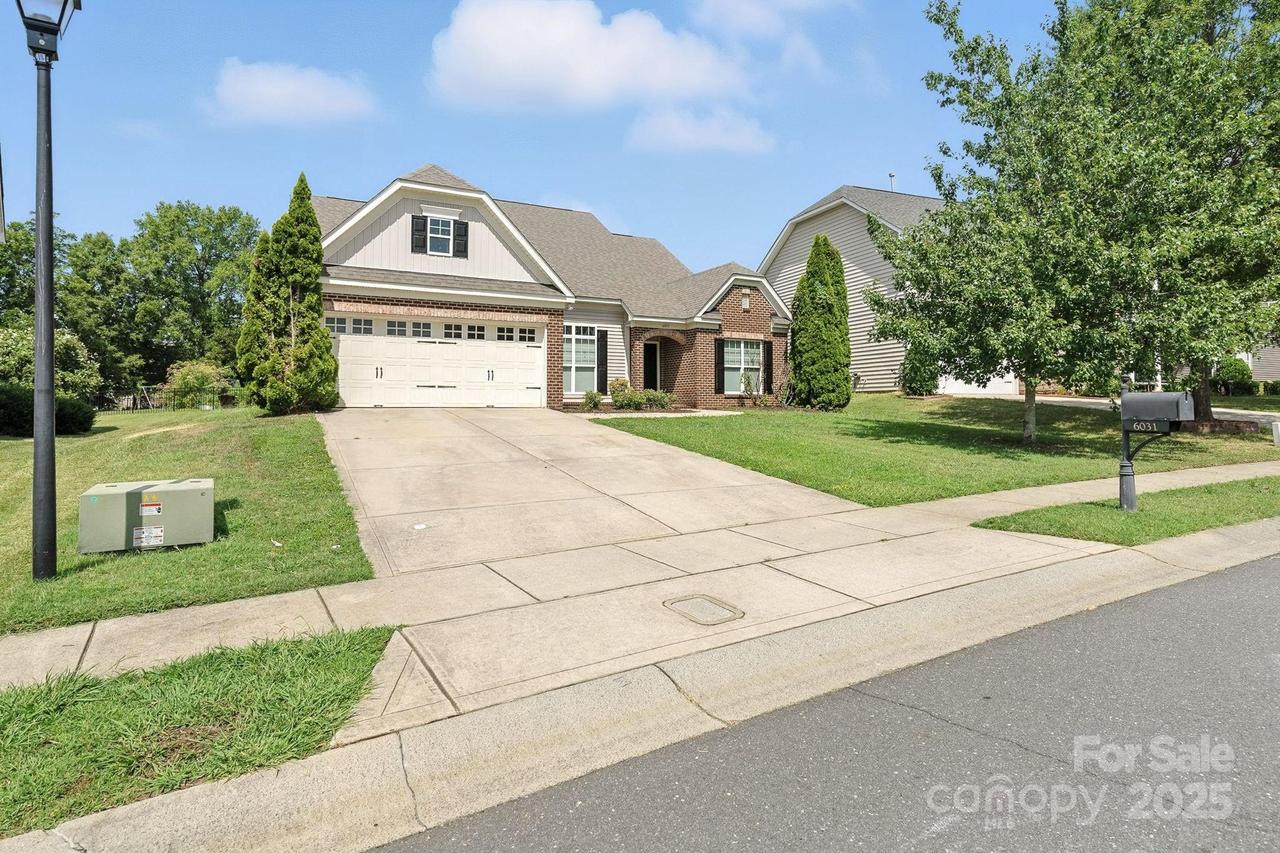 6031 Castlecove Rd., Charlotte, NC 28278