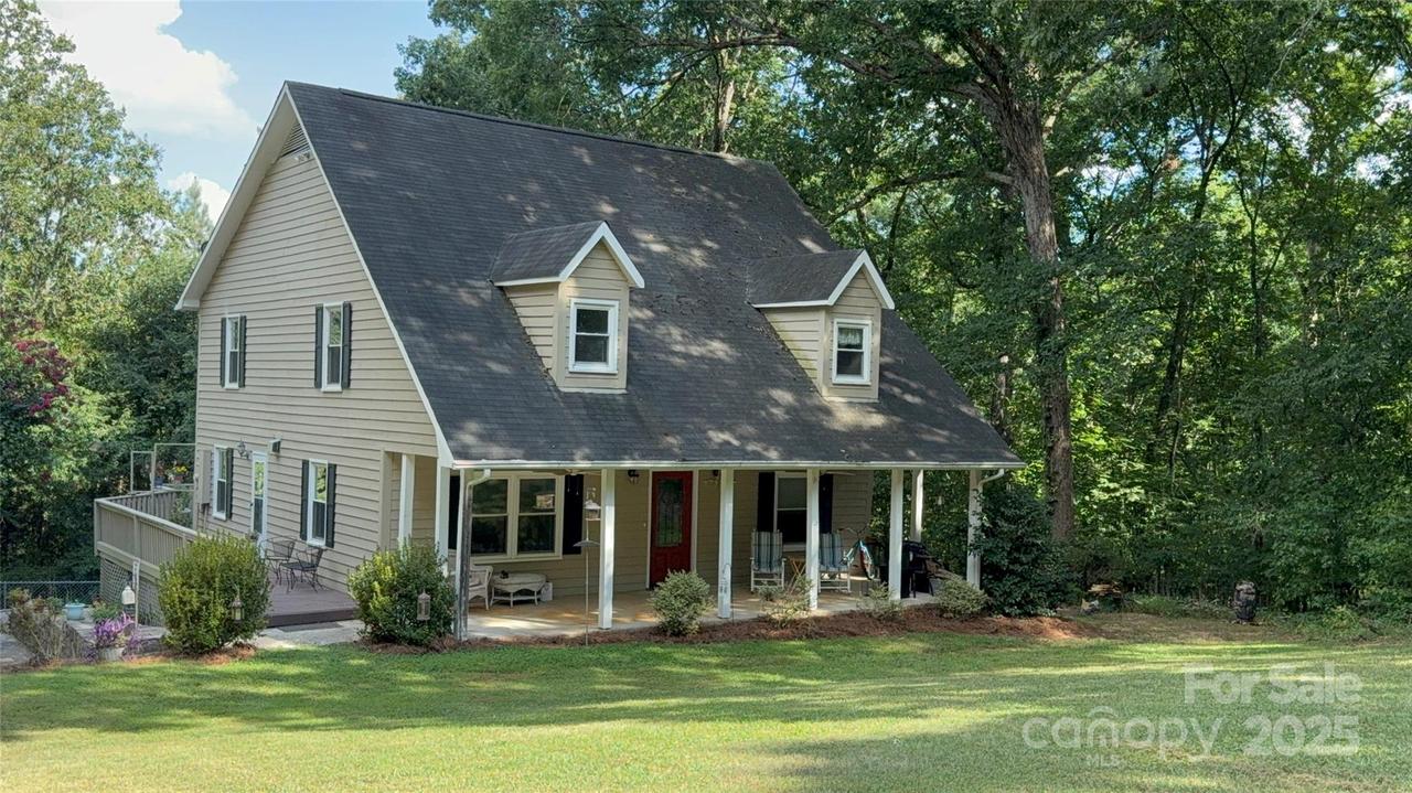 715 Hester Dr., Dallas, NC 28034