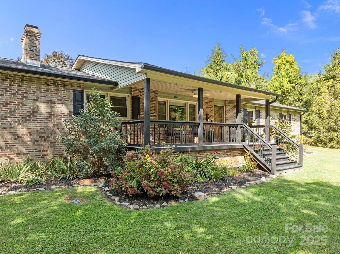 145 Allenwood Cir., Hendersonville, NC 28792